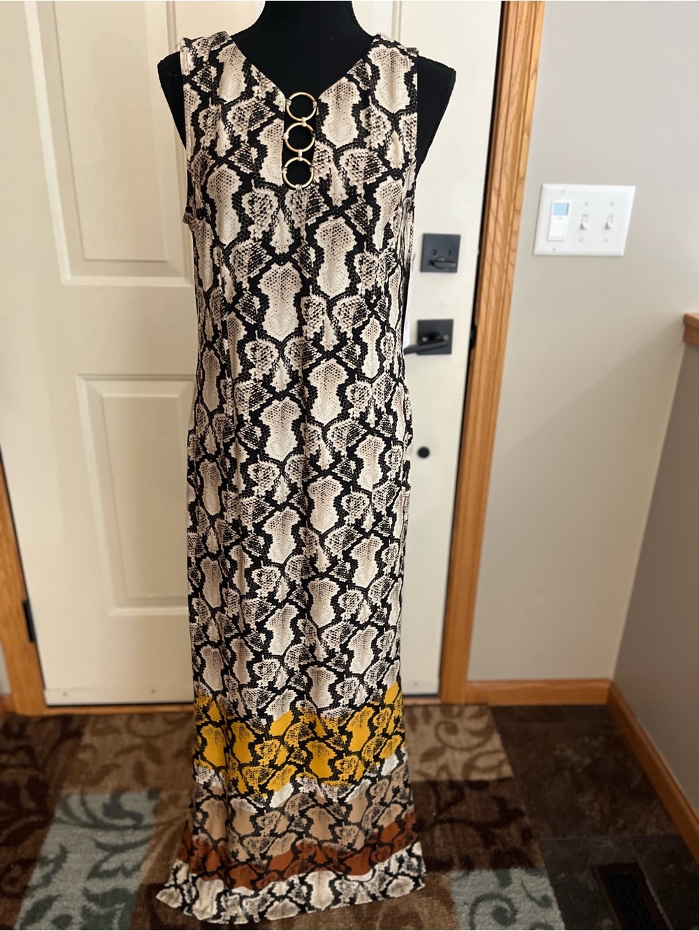 New MSK snakeskin colorblock stripe gold 3 ring sleeveless maxi dress. Medium